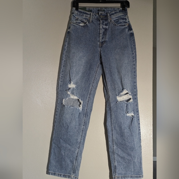 Women's Super High Rise Distressed Jean. size 4 - Picture 2 of 8